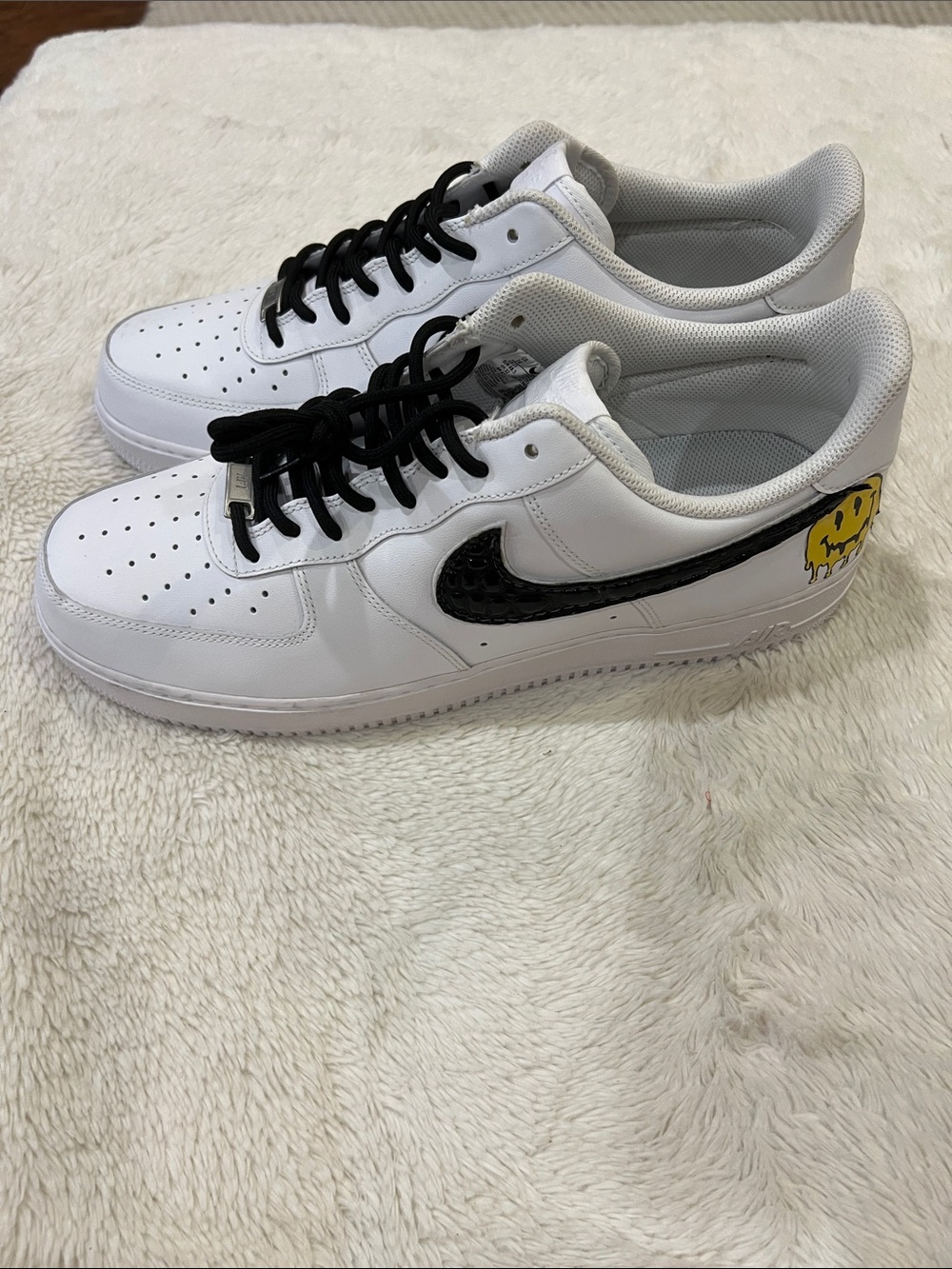 Nike Air Force 1  CW2288–111 VF smiley face size 14 Like New
